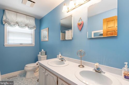 27 Brandywine Dr, Berlin Boro NJ  08009-2225 exterior