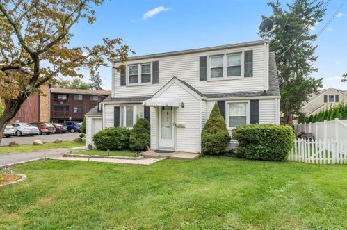 192 Cold Spring Rd, Stamford, CT 06905-4207