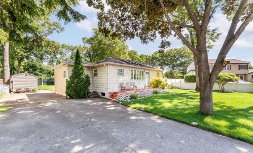 23 Albermarle Ave, Holtsville, NY 11742-1631
