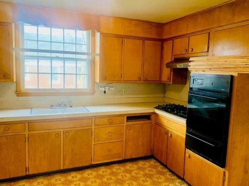 455 Sherman Ave, Hermitage, PA 16146-3908