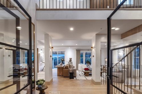 12 Tidal Surf, Newport Beach CA  92657-1905 exterior