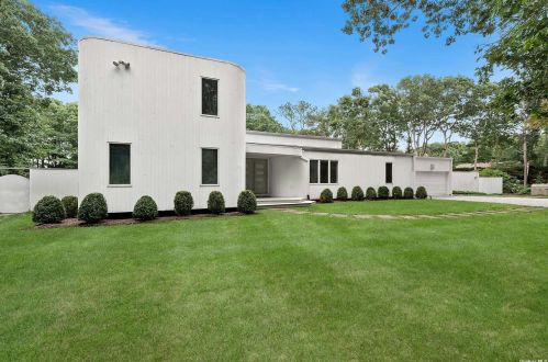 3 Fox Hollow Dr, East Quogue, NY 11942-3617