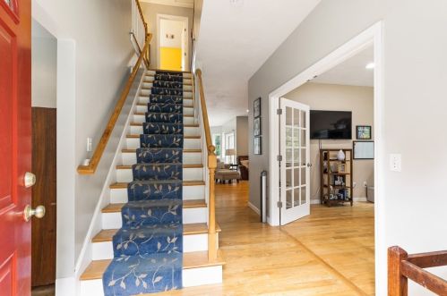 57 Washington St, Mendon, MA 01756-1018