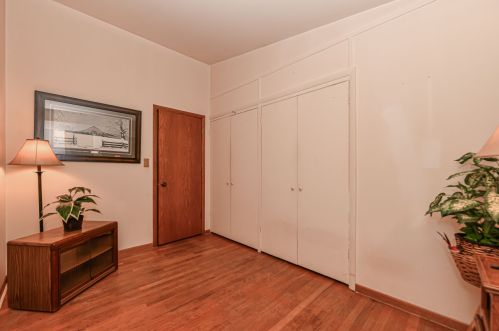 6371 Kinnickinnic Riv Pkwy, Milwaukee WI 53219-3015 exterior