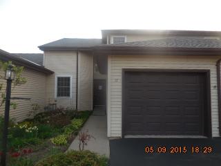 17 Gentry Ln, Glens Falls, NY 12804-1499