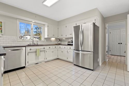1100 Donges Ct, Milwaukee WI  53217-1412 exterior