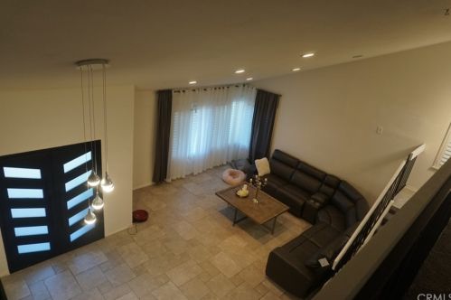27067 Alabastro Dr, Santa Clarita CA  91354-2215 exterior