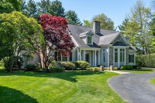 8 Pinehill Dr, Needham, MA 02492-1023