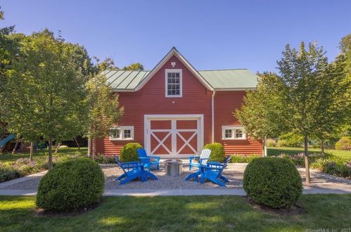 916 Pequot Ave, Southport CT  06890-1420 exterior