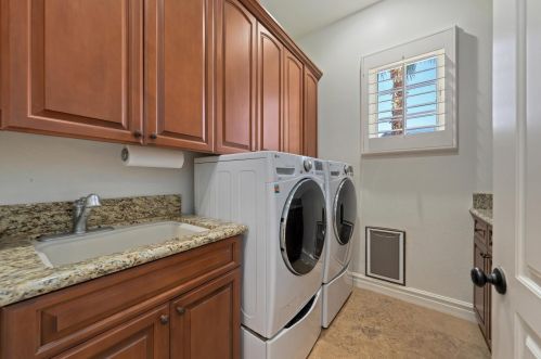 81530 Carboneras, La Quinta CA  92253-8219 exterior