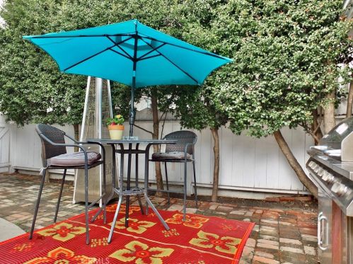 335 Bay Shore Ave, Long Beach CA  90803-1956 exterior