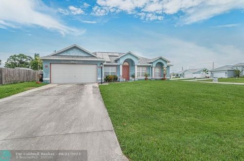 2701 Palace Ave, Fort Pierce, FL 34987-2076