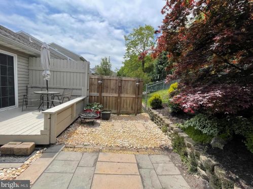 29 Johns Dr, West Enola PA  17025-2694 exterior