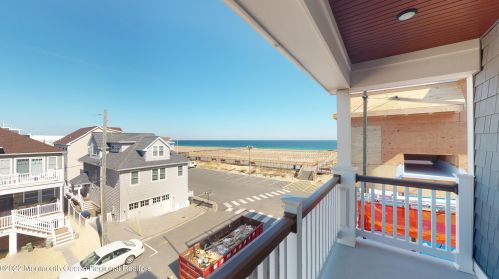 5 Fort Ave, Pelican Island NJ  08751-1512 exterior