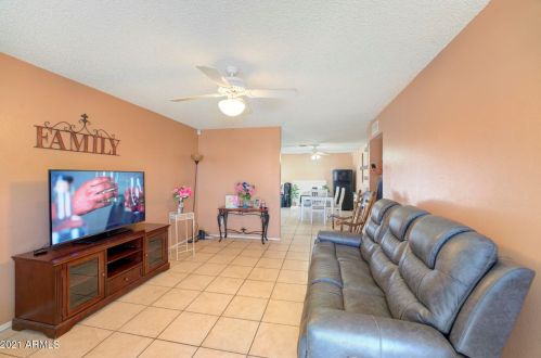 6828 47th St, Phoenix, AZ 85042-6406