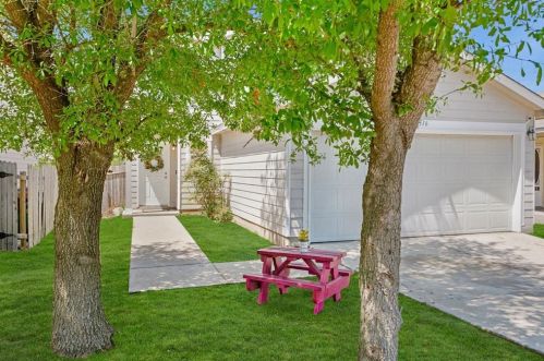 5516 Thunder Gulch Dr, Del Valle, TX 78617-5883