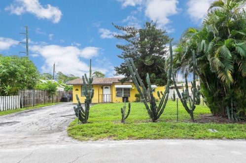 526 Mercury St, West Palm Beach, FL 33406-4007