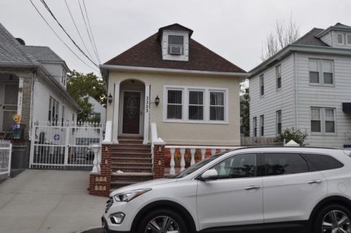 3323 Mickle Ave, Bronx NY  10469-2717 exterior