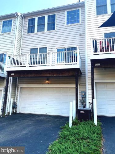 14705 Potomac Branch Dr, Woodbridge VA  22191-4023 exterior