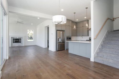 2213 Bird St, Fort Worth, TX 76111-1303