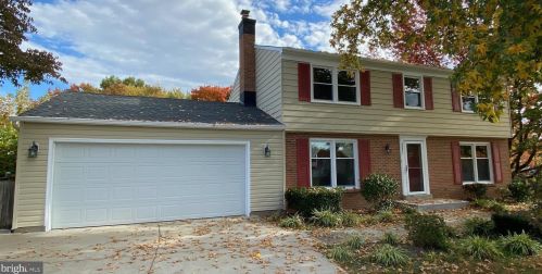 2631 Armada St, Herndon, VA 20171-2722