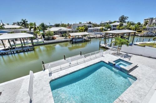 5222 Williams Dr, Fort Myers Beach, FL 33931-4024
