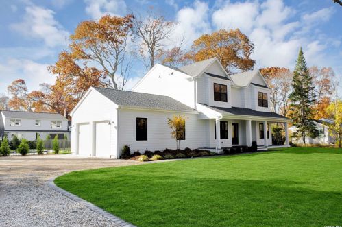 4 Squaw Rd, East Hampton, NY 11937-4512