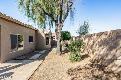 22209 Las Brizas Ln, Sun City AZ 85375-2858 exterior