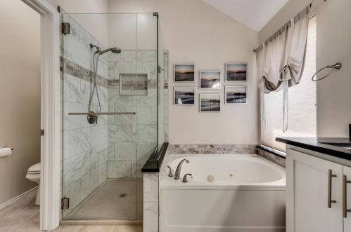1704 Kingston Ln, Lewisville TX  75028-7307 exterior