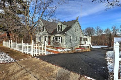 131 Ford St, Milford, CT 06461-2549
