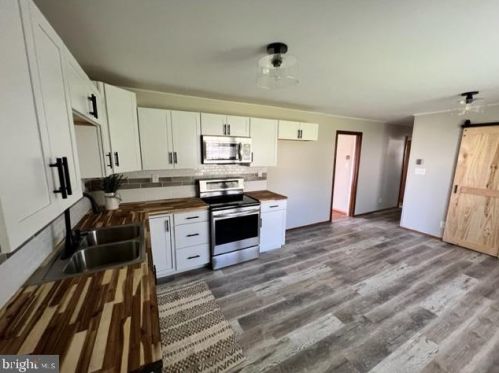 230 Eisenhower Dr, Molino PA  17961-1611 exterior