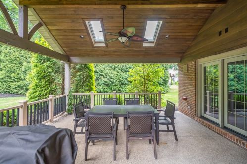 2114 Blairmont Dr, Pittsburgh PA  15241-2205 exterior