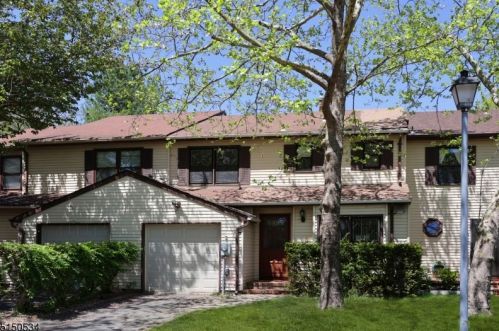 7 Hoffman Ct, East Brunswick, NJ 08816-3571