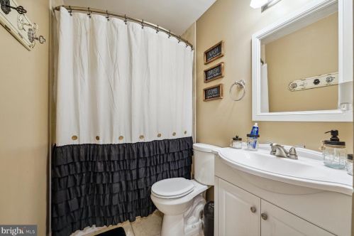 13226 Nickleson Dr, Woodbridge VA  22193-4123 exterior