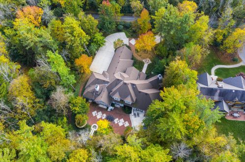 100 Juniper Ln, Thiensville, WI 53092-6274