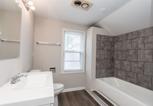 2841 Hartung Ave, Milwaukee WI  53210-1341 exterior