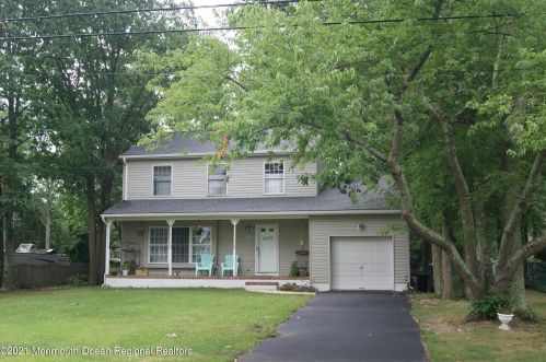 242 Virginia Dr, Bricktown, NJ 08723-6549