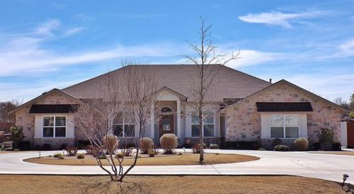 1404 Cactus Dr, Levelland TX  79336-8106 exterior
