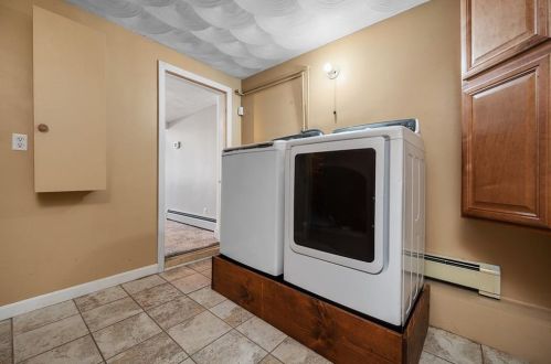 6 Kennedy Dr, Coventry RI 02816-5214 exterior