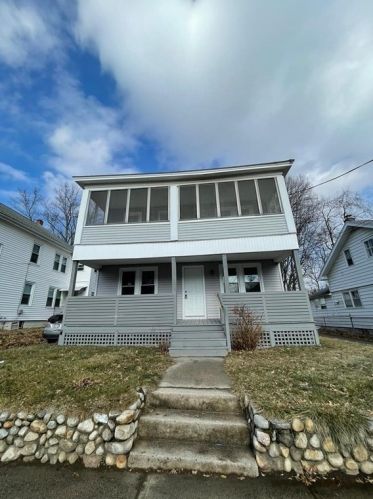 28 Bonner St, Chicopee, MA 01013-1128