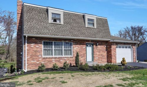 2205 Douglas Dr, Carlisle, PA 17013-1026