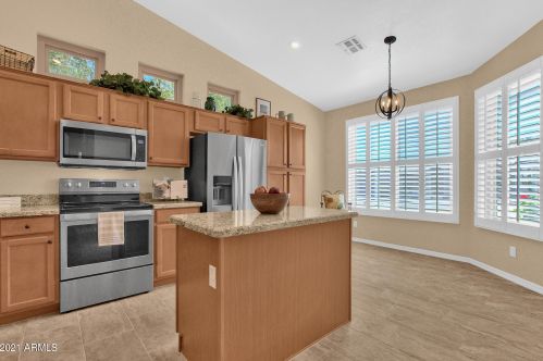 4664 Apricot Ln, Gilbert, AZ 85298-8352