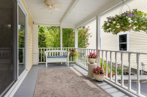 118 Messinger St, Canton MA  02021-3947 exterior