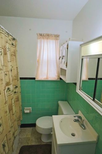 303 Sceneridge Rd, Mckeesport PA  15133-2221 exterior