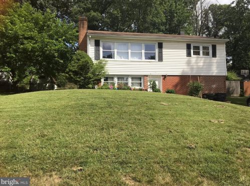 2385 Longview Dr, Woodbridge, VA 22191-2438