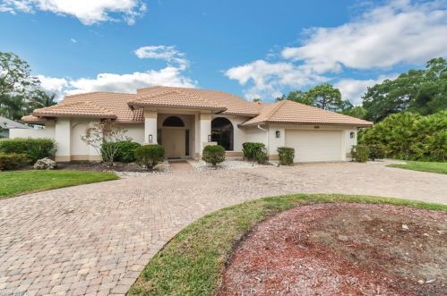 1172 Kings Way, Naples, FL 34104-4990