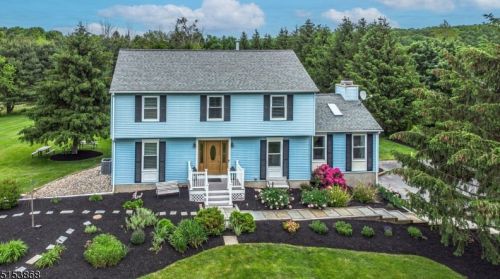 4 Wagner Ct, East Amwell Township, NJ 08551-1604