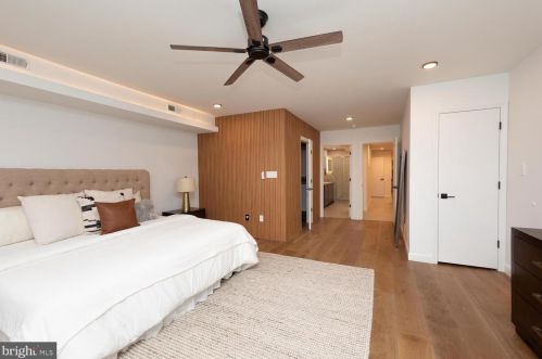 2037 Locust St, Philadelphia PA  19103-5613 exterior