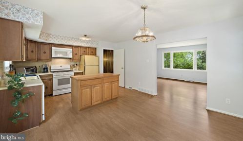 2206 Youngs Dr, Haymarket VA  20169-1534 exterior