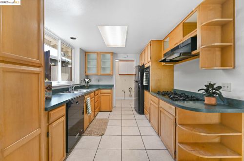 2915 Hermosa St, Pinole CA  94564-1511 exterior